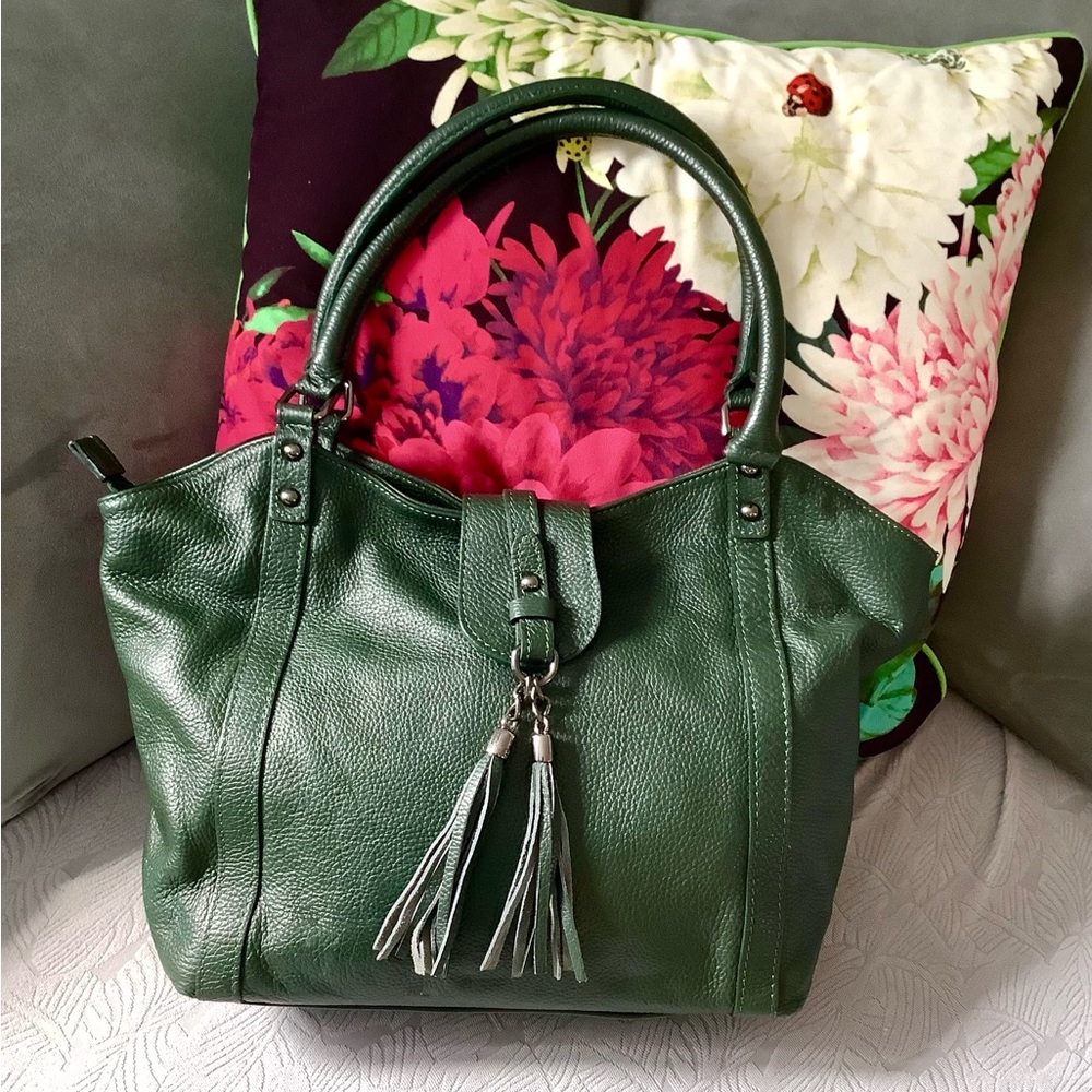 Genuine leather bag- beautiful modern color! 💚💚💚
